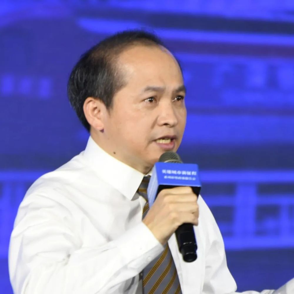 铁四院党委常委杨赳作报告。