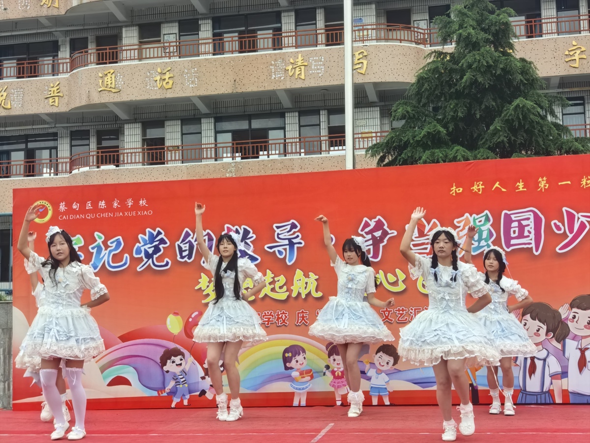 八年级《启明星》2.png