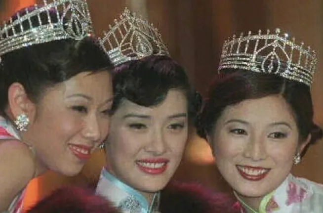 噩耗传来！知名女星吴文忻睡梦中离世，年仅51岁，曾出演《功夫足球》；此前自曝被骗光积蓄，变卖嫁妆金器、劳力士表、爱马仕包