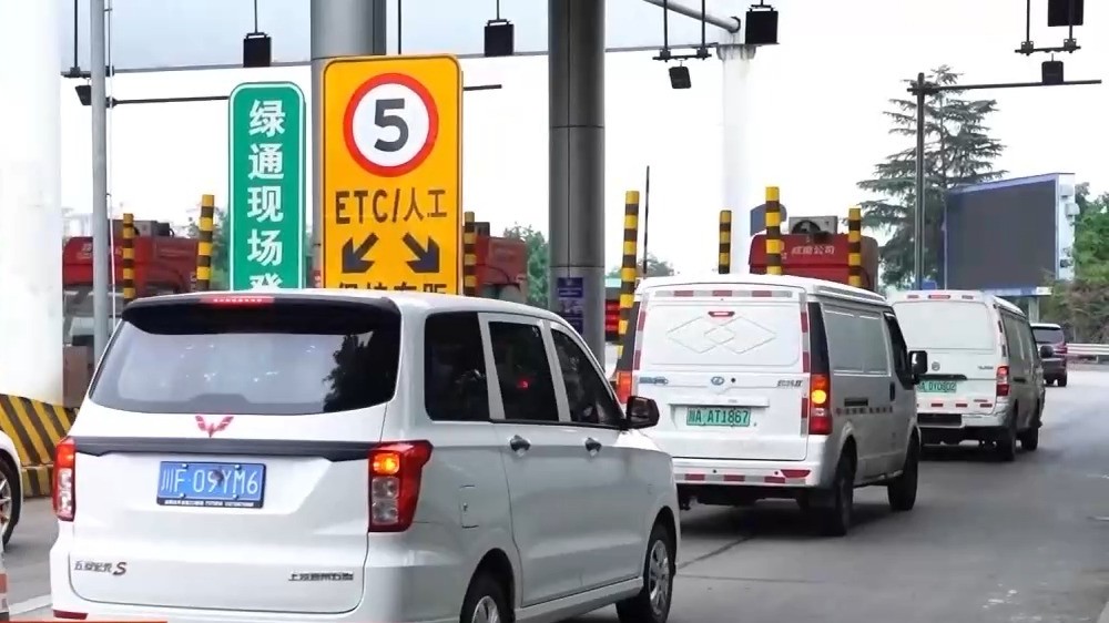今天全国交通迎来出行高峰
