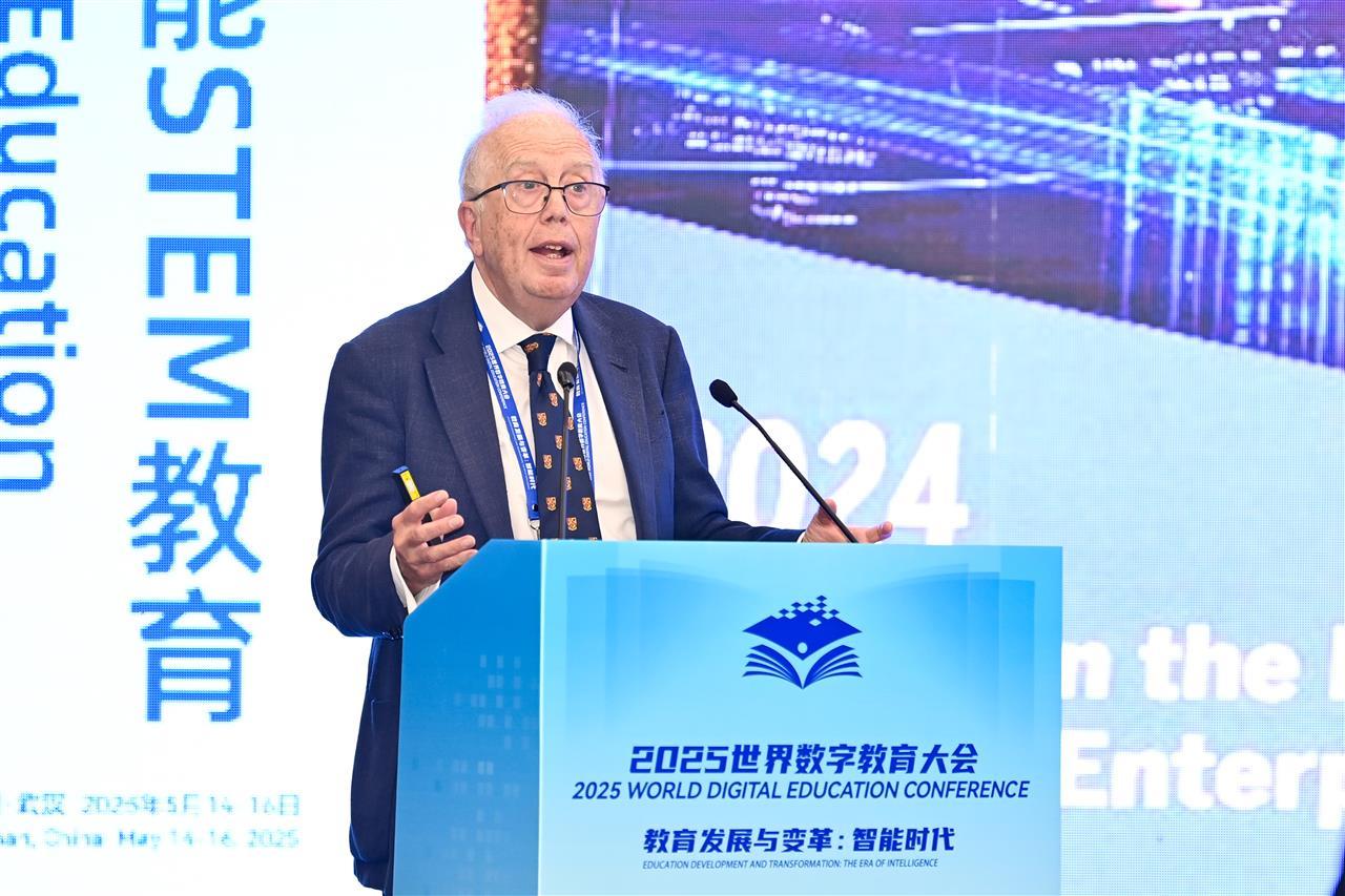 詹姆斯·克拉布2025.5.15世界数字教育大会平行论坛9（许余庆拍摄） (10).jpg