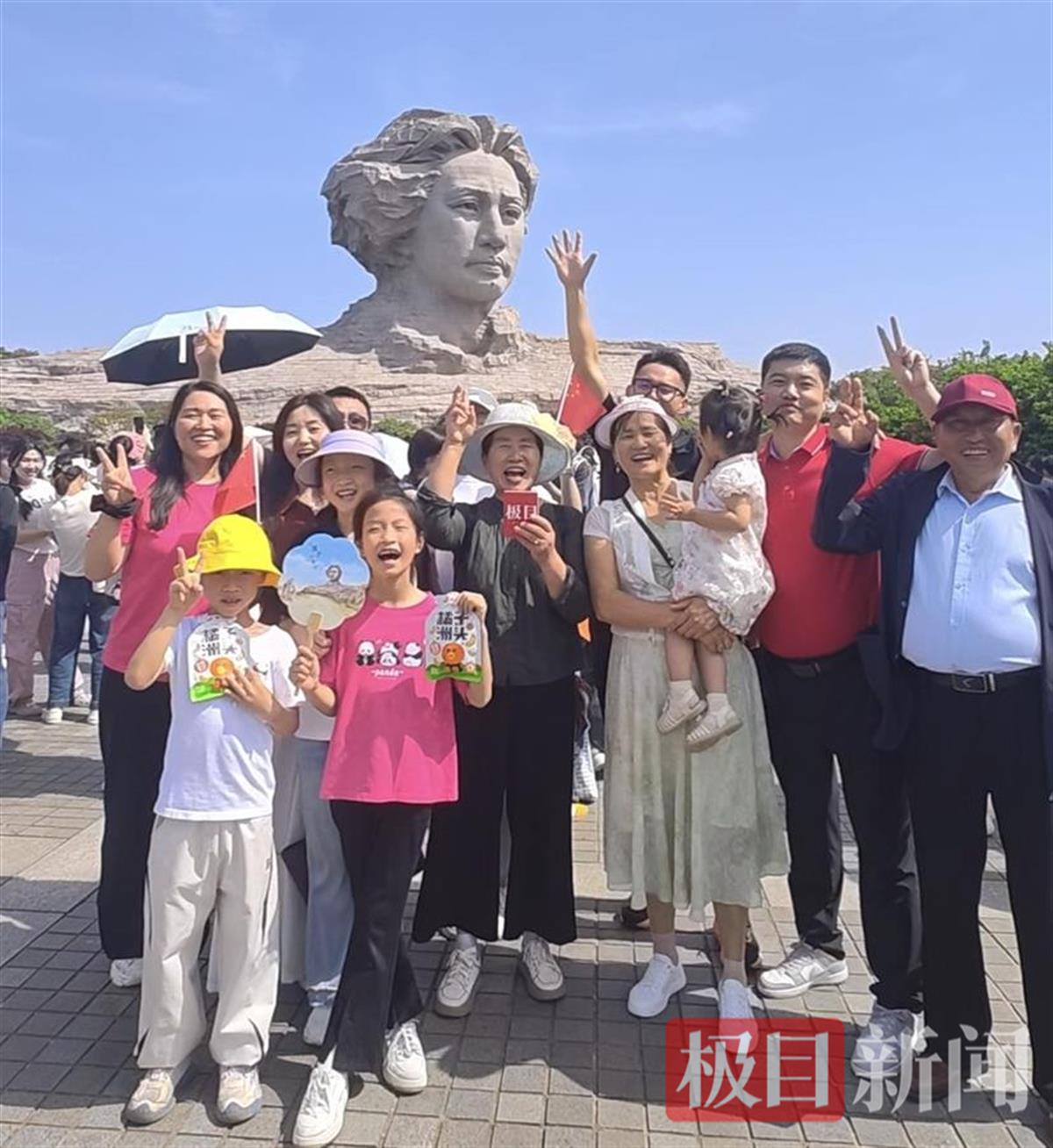 三地亲友相约长沙 极目新闻记者摄.jpg