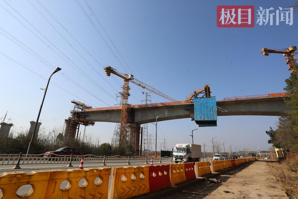 已完成挂篮走行施工的合武高铁塘埠口滠水特大桥跨川龙大道连续梁346号墩9号块.JPG