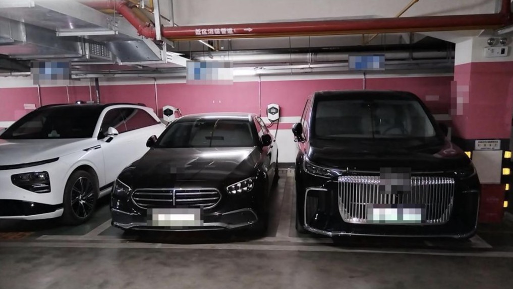 极目调查丨新能源车越造越大，停车不易下车难，厂商倡导自动泊车｜“车大位小”停车难调查（上）