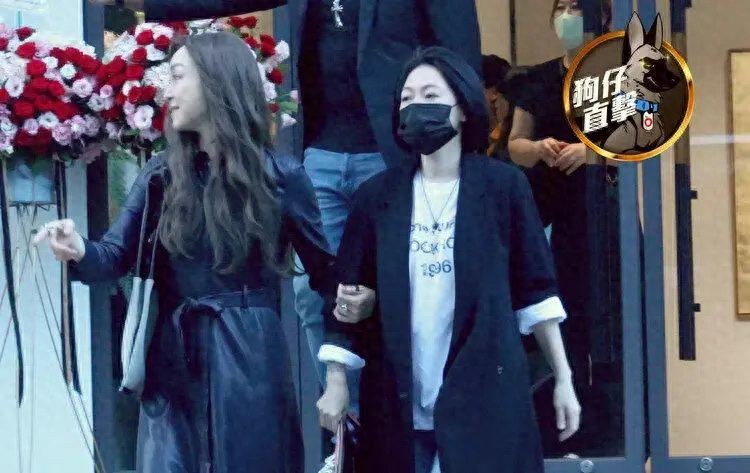 大S离世4个多月后，小S首度公开亮相，捧场女儿画展