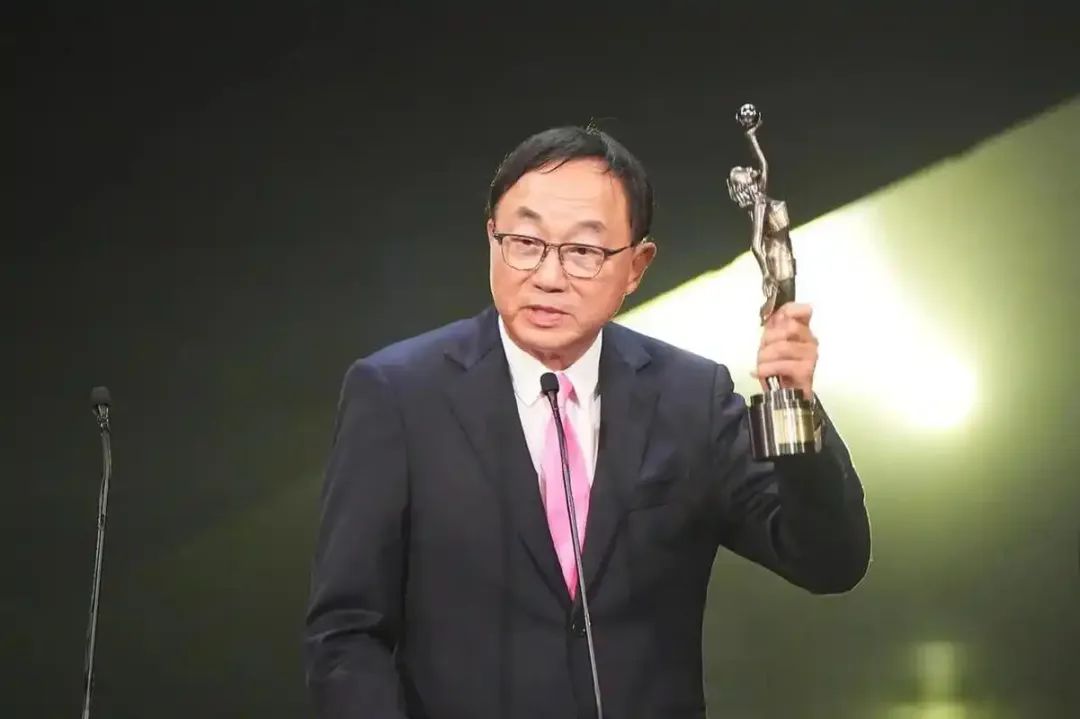 82岁影帝许冠文获博士学位！曾直言已安排好后事