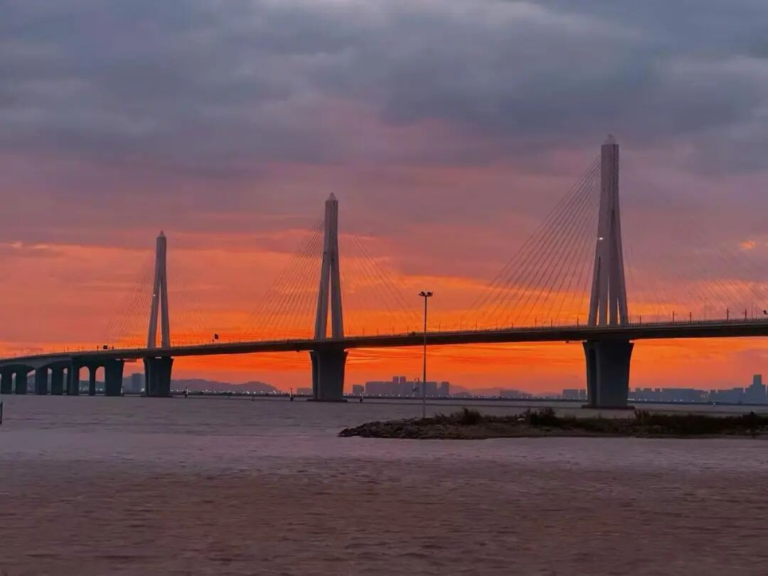 桦加沙”逼近！珠海现绝美晚霞和双彩虹，当地人：担心台风来临之前太过宁静| 极目新闻