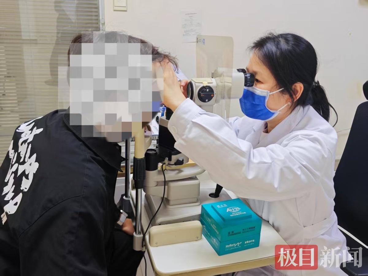 张先生在做检查_副本.jpg