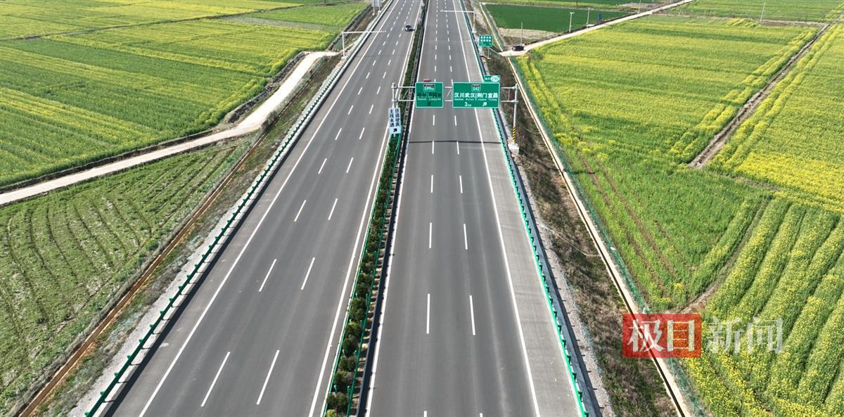 孝汉应高速公路干净美丽畅安的道路通行环境.jpg