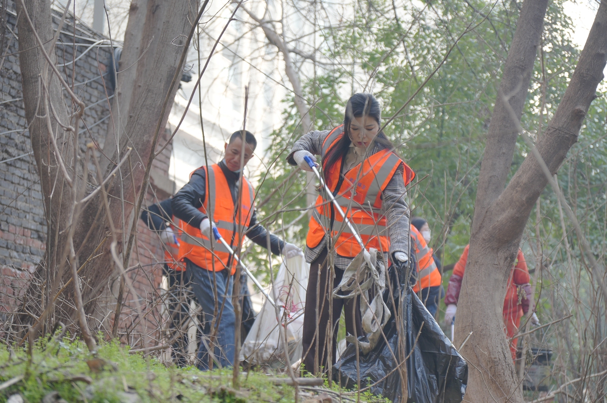 清理1818小游园 (6).JPG