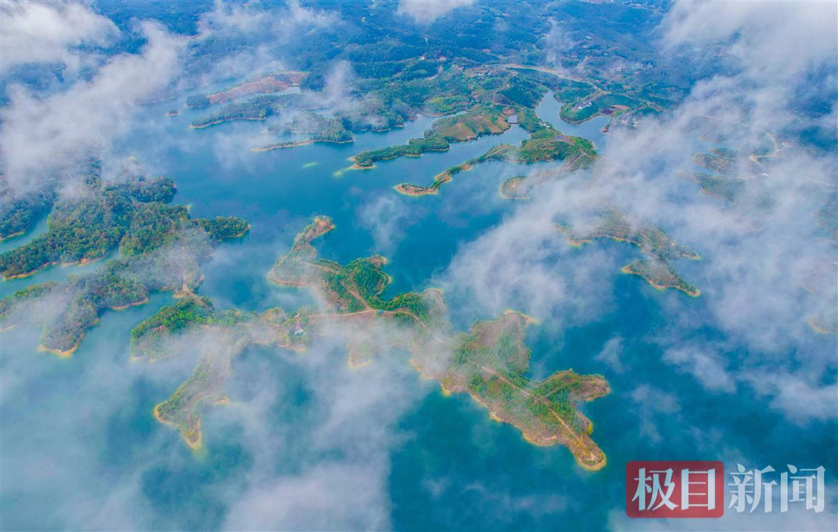 10月17日，随州市随县大洪水库云雾缭绕景色。 （极目新闻记者 黄志刚 摄） (1).jpg