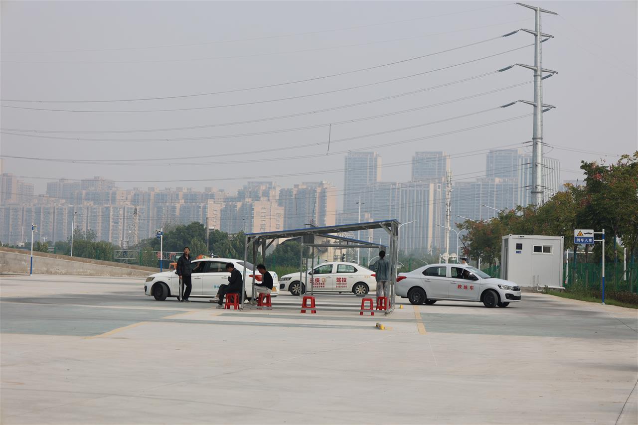 驾校训练中.jpg