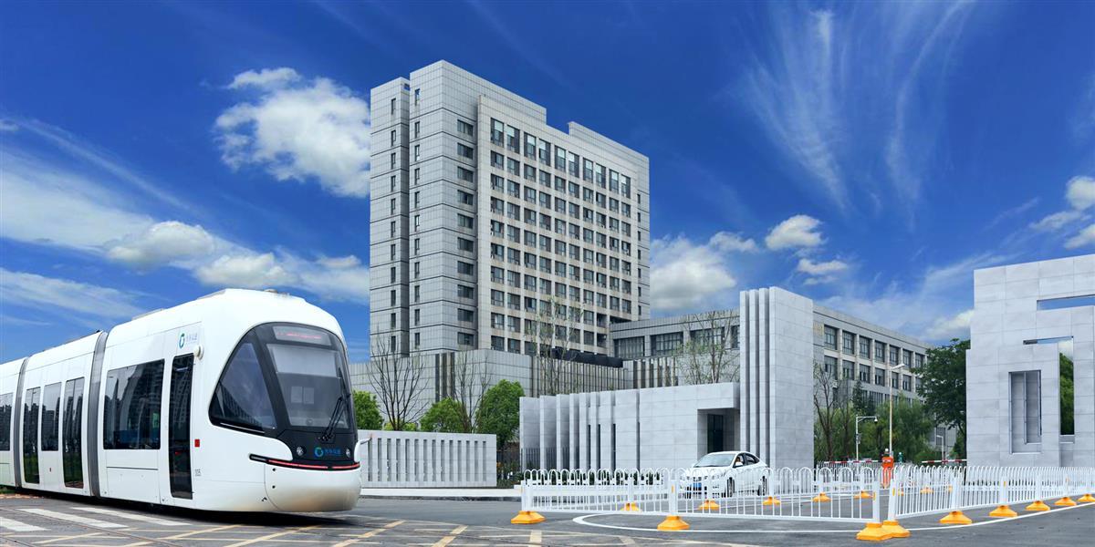 学校大门口.jpg