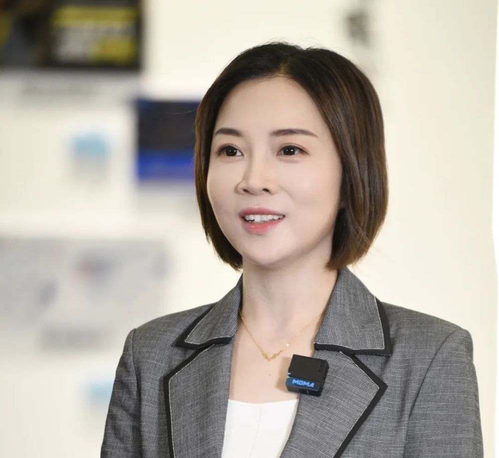 武昌区副区长陈露露通过视频连线作报告。