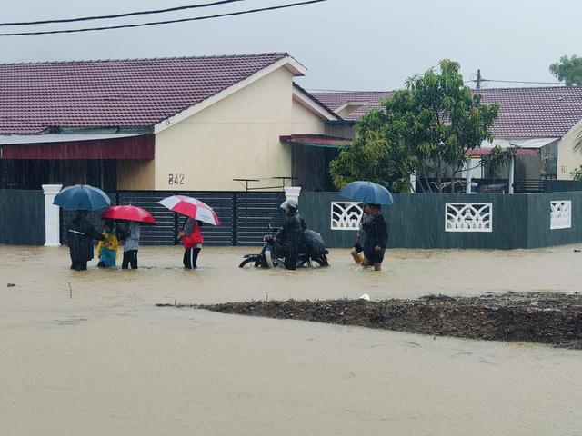 马来西亚东海岸地区发生水灾 已致2765人受灾