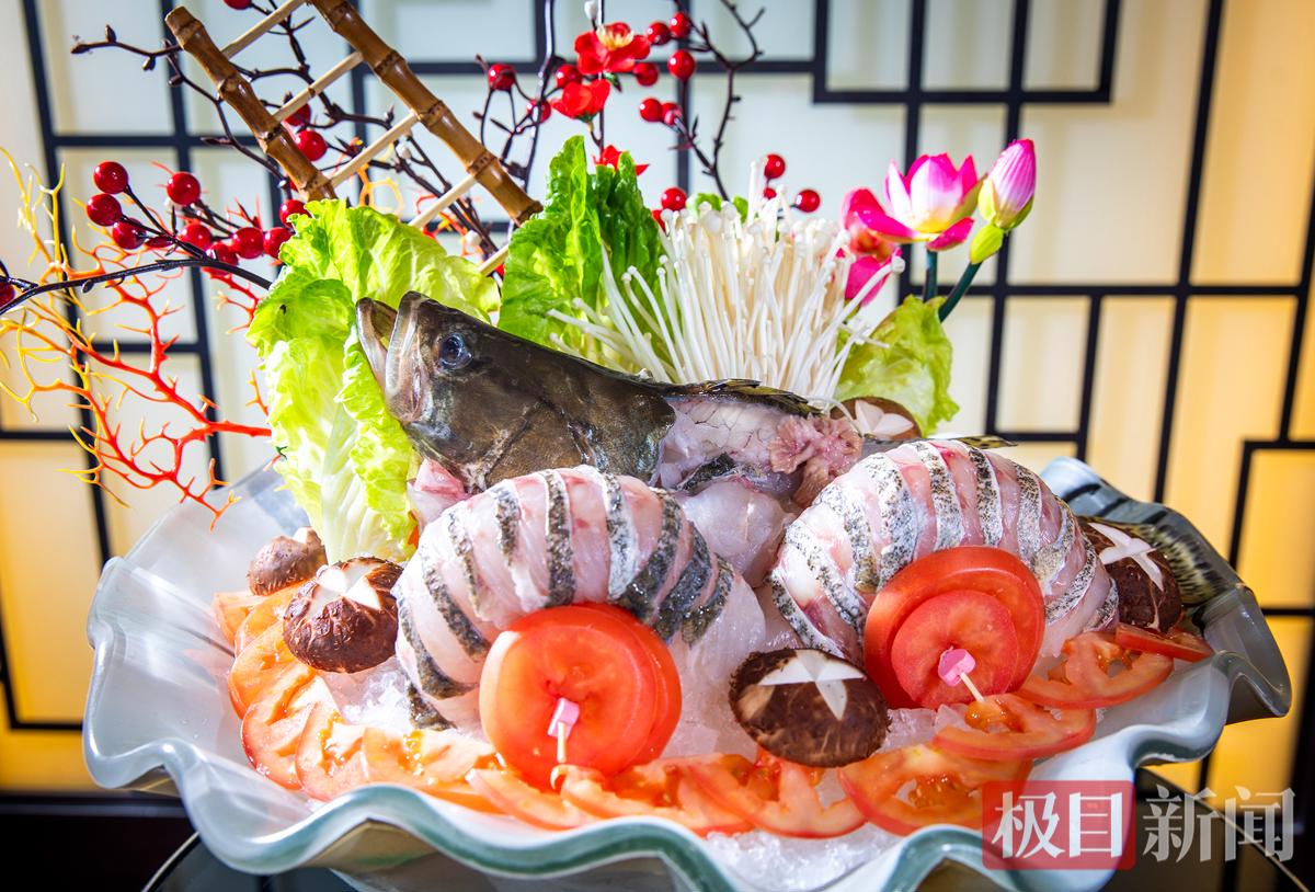 桃花鳜鱼 何戈 摄.jpg