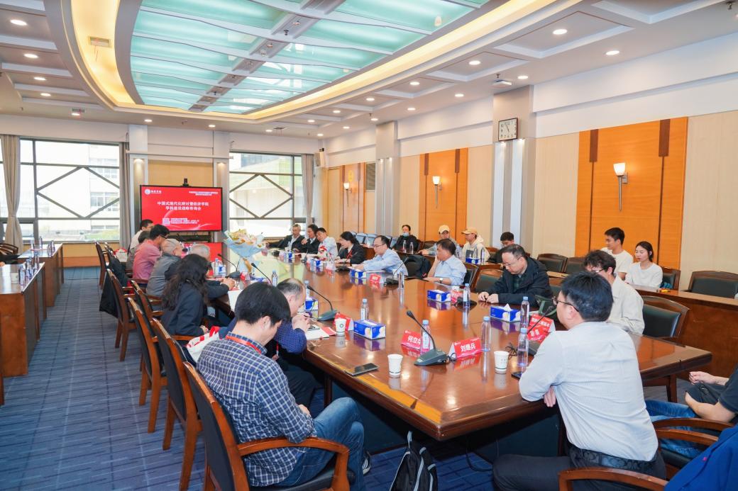 中南民族大学经济学院举行40周年院庆暨校友分会成立大会.docx