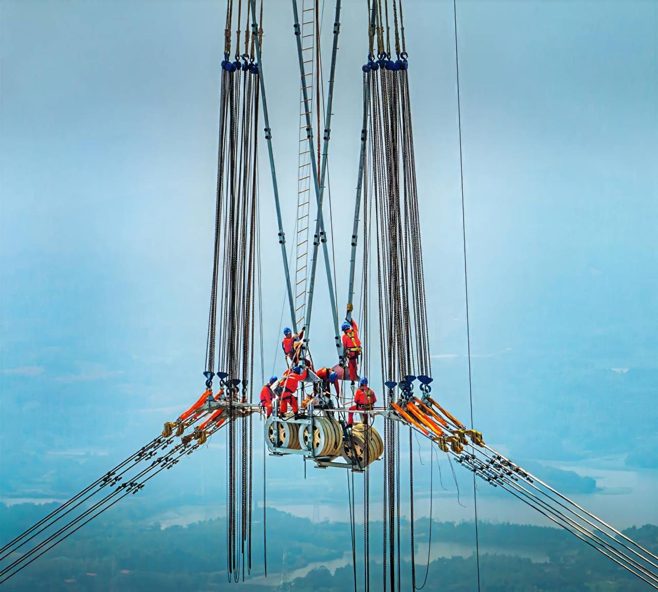 胡幼军《世界新纪录：螺山长江特高压大跨》组照 (5).jpg