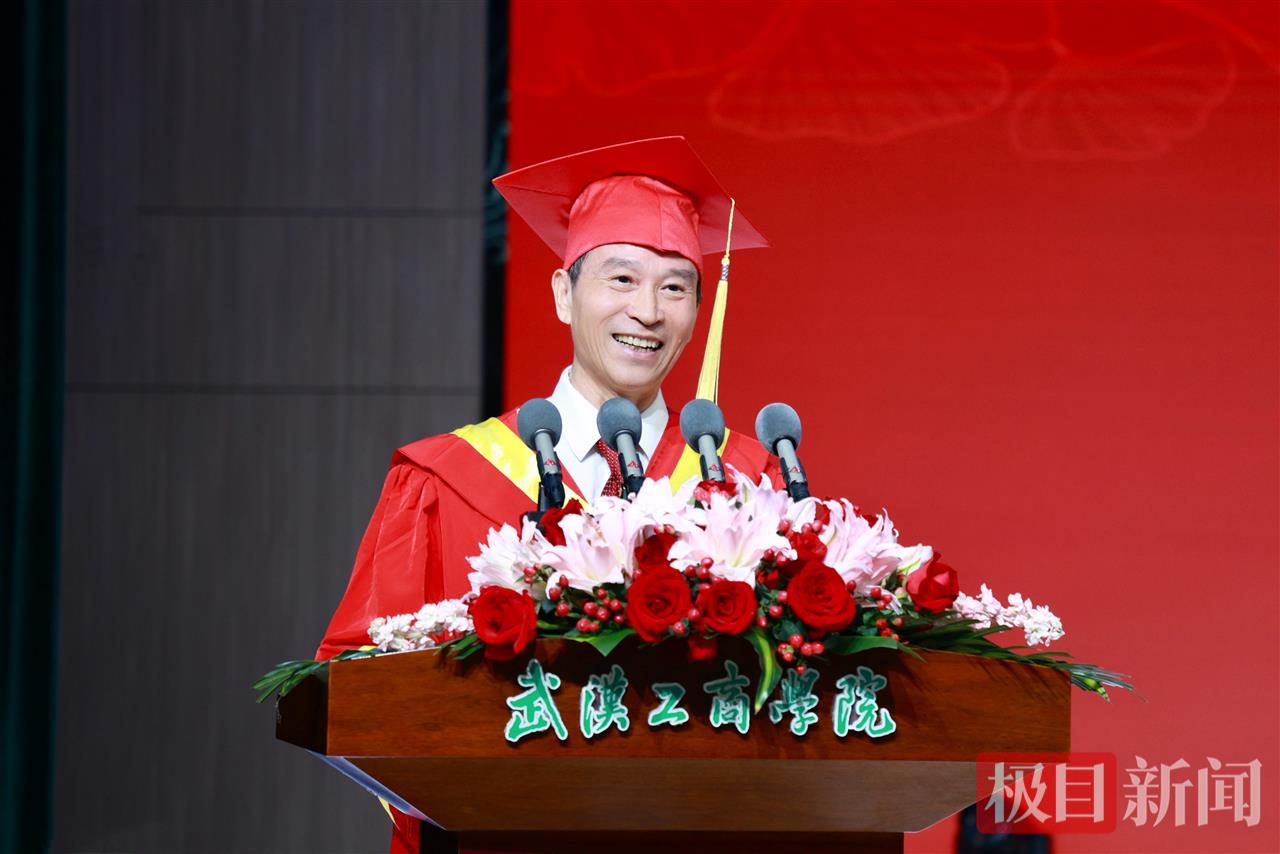 图为校长孔建益讲话 摄影：芮雨欣.JPG