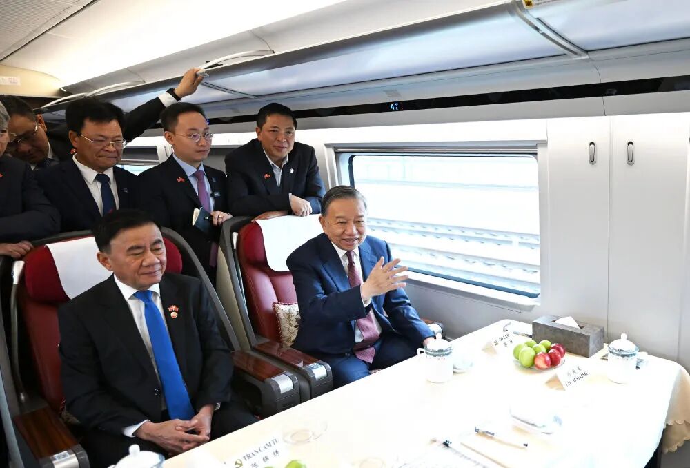 苏林的十小时中国高铁深度体验