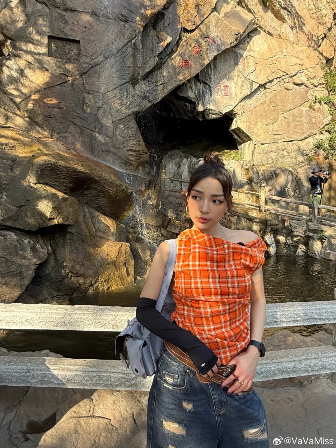 说唱女歌手VaVa透露自己分手是因为参加综艺《乘风2025》：本来对30岁充满焦虑，但看到姐姐们的生命力后心态彻底转变