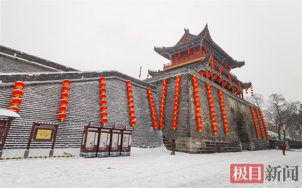 1月20日，雪中的湖北荆州古城。    （极目新闻记者 黄志刚 摄）.jpg