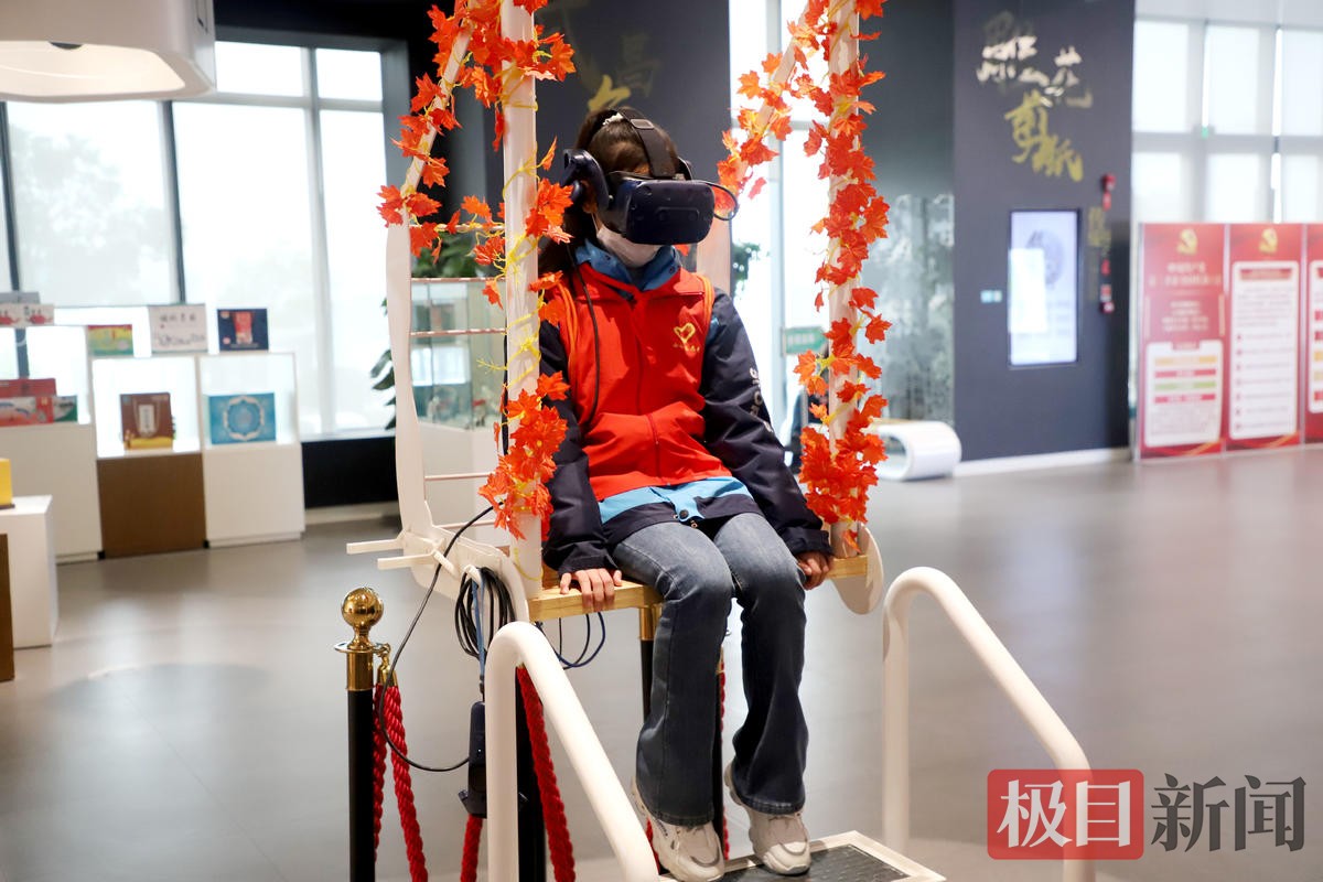 学生体验虚拟现实技术