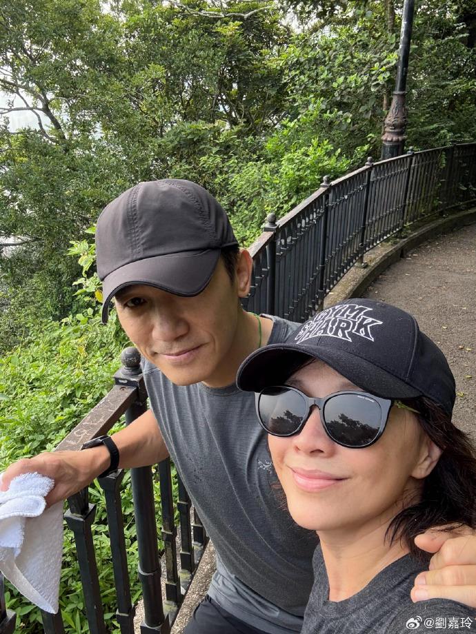 刘嘉玲为梁朝伟发声，网友：原来梁朝伟是刘嘉玲旗下艺人