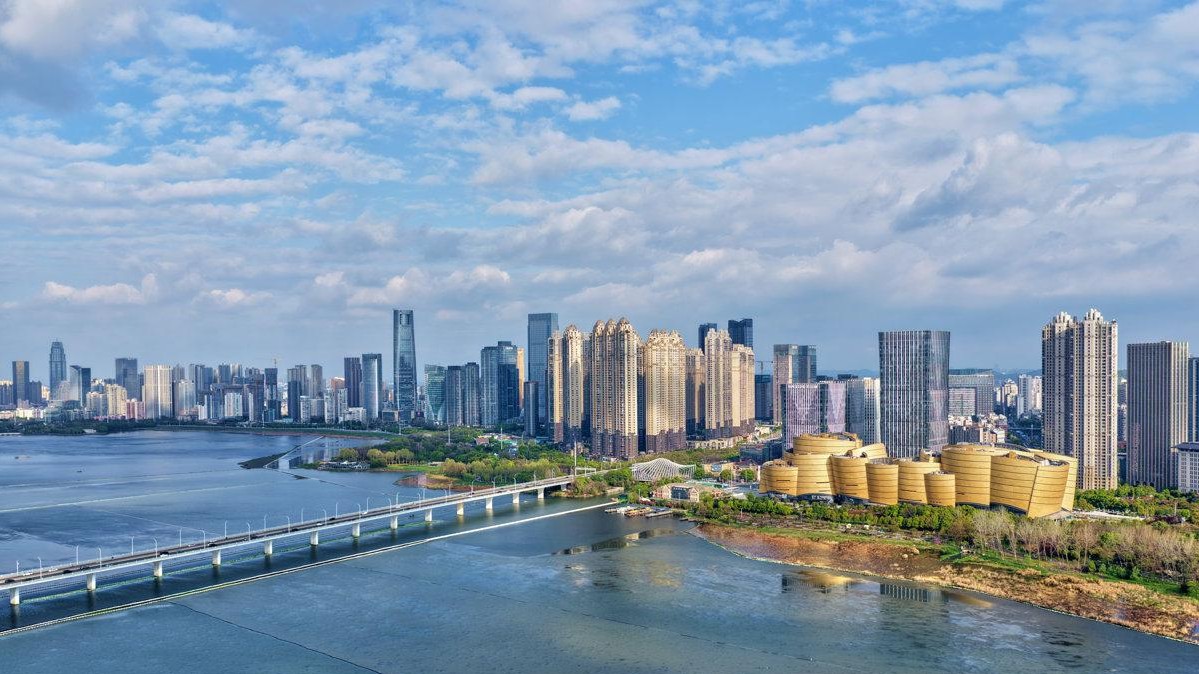 云开雨霁，武汉展露“天空之镜”