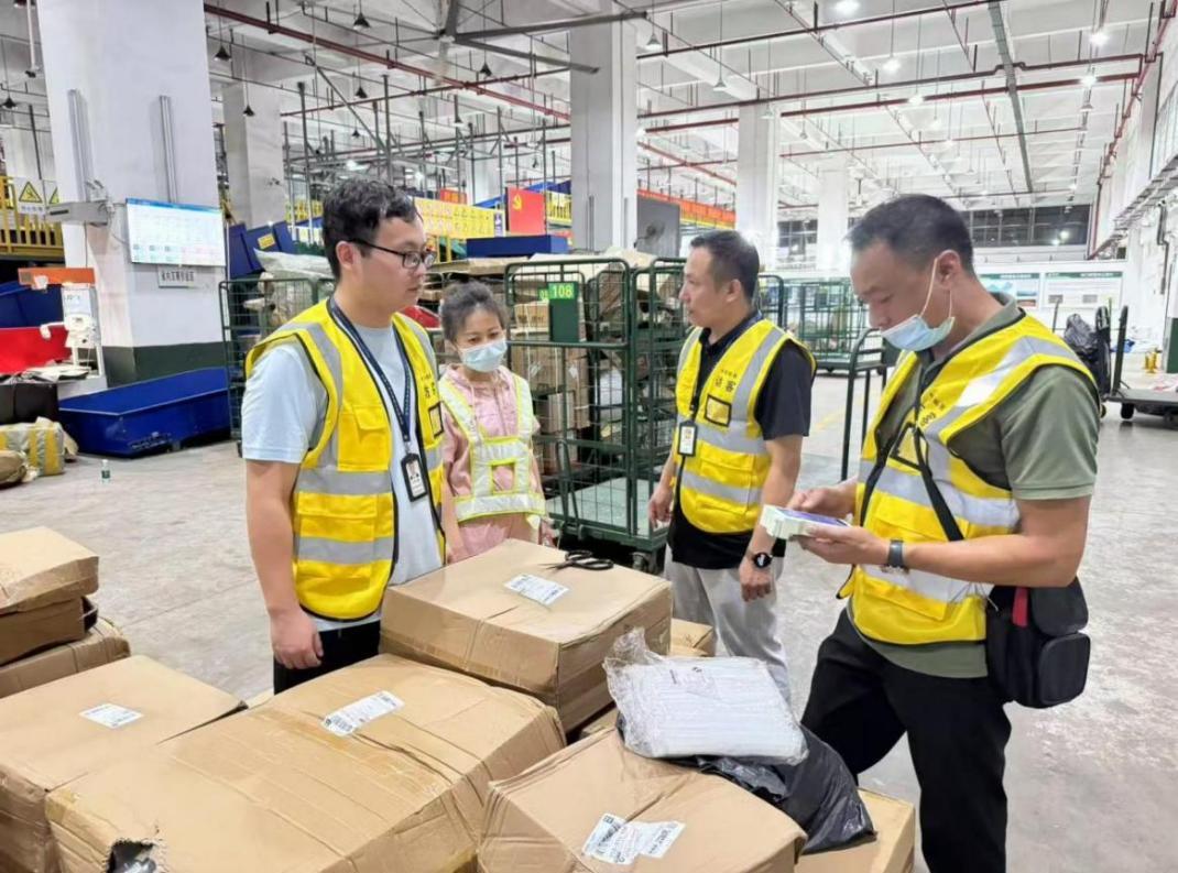 极目深度丨部分商家因禁塑令屏蔽地址让海南客户无法网购下单，有网友下单后被劝退，当地回应：存在误解，不要扩大禁运范围