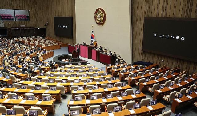 韩国国会全体会议召开，表决尹锡悦弹劾案