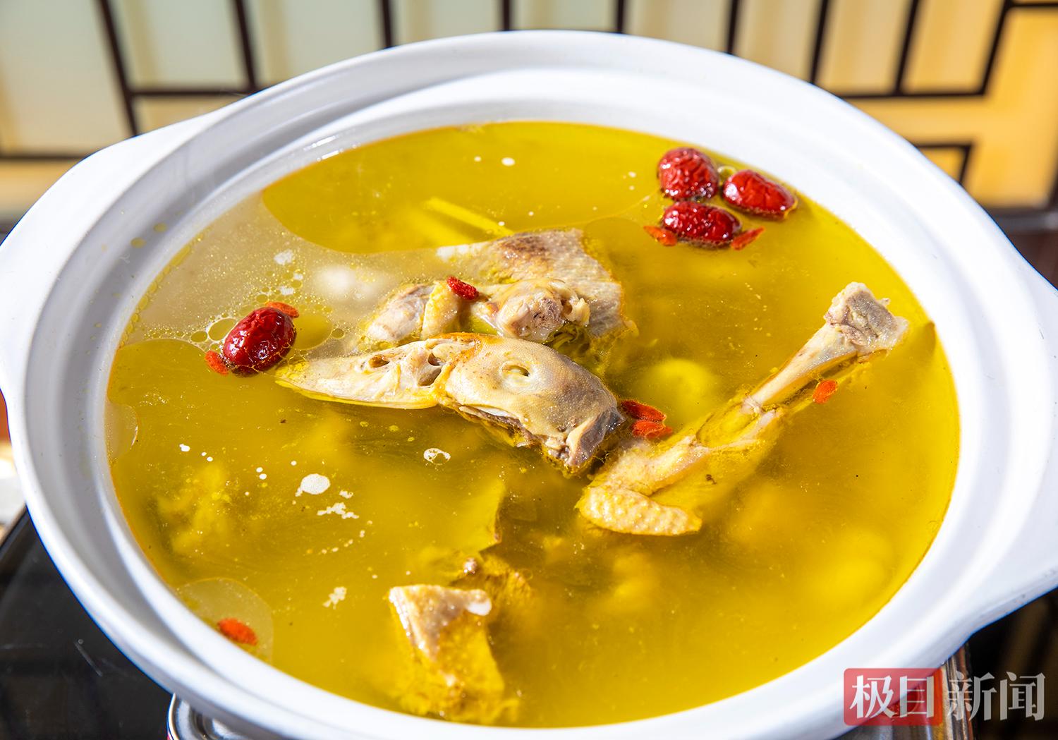 屯鸟汤 何戈 摄.jpg