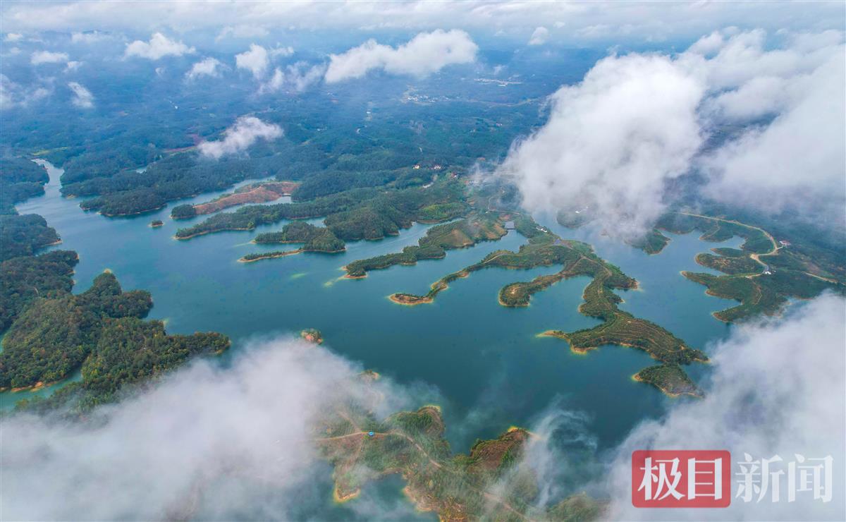 10月17日，随州市随县大洪水库云雾缭绕景色。（极目新闻记者 黄志刚 摄）.jpg