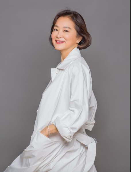 林青霞11亿豪宅遭大量蟑螂入侵，她亲手处理却杀不完，被吓到坐立难安：“我真的拿它没办法！