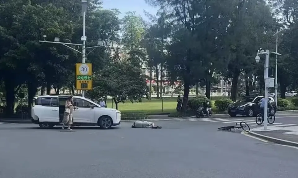 华南理工校内发生网约车交通事故，退休教师轻微伤
