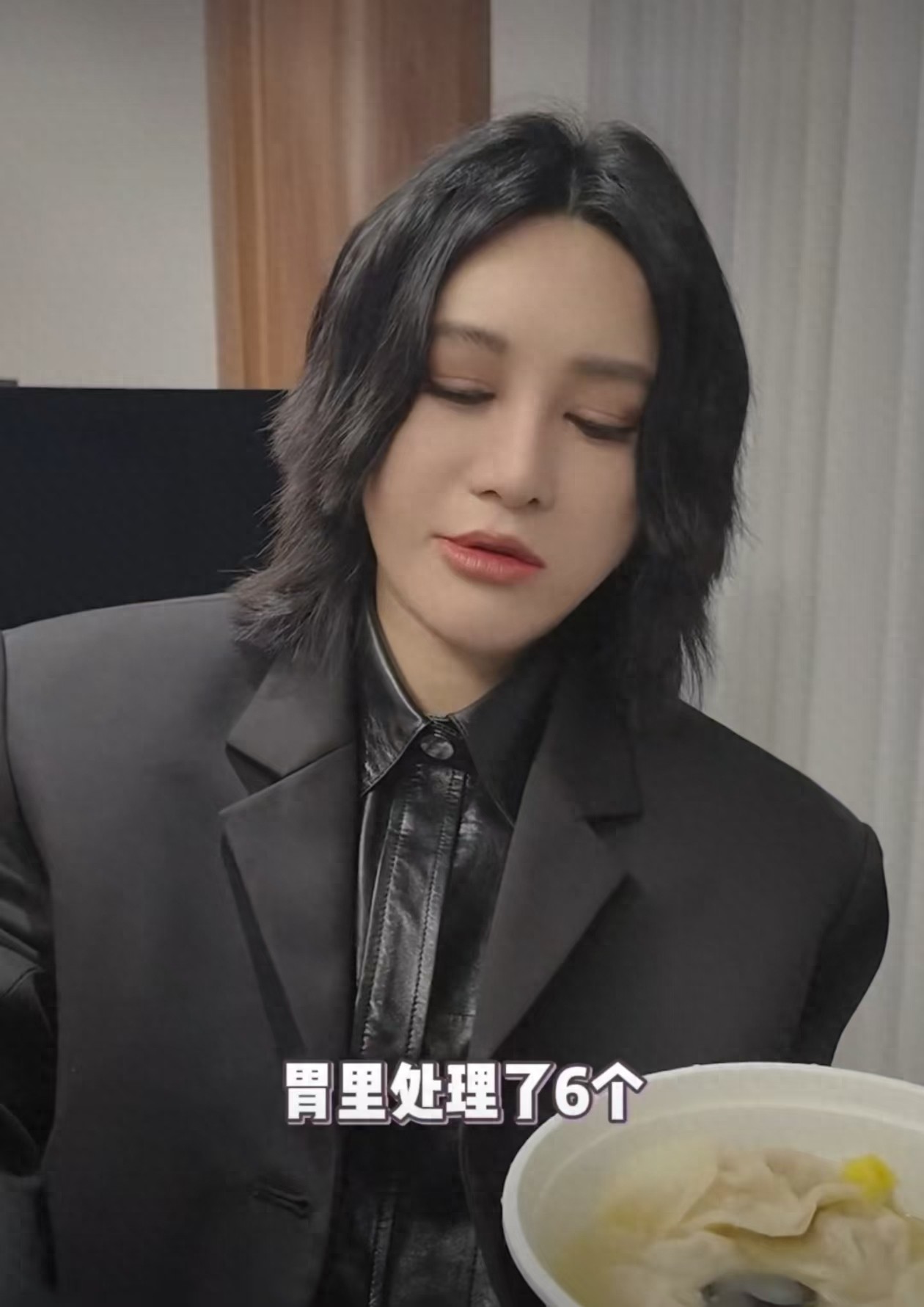 “尚雯婕胃里割了六个息肉”登热搜，本人：胃里面还有，太多了