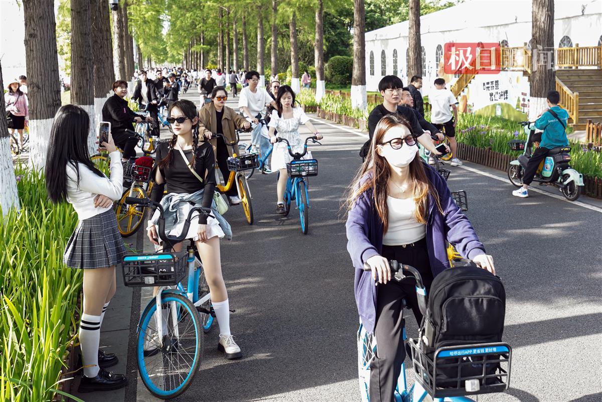 东湖绿道游人如织