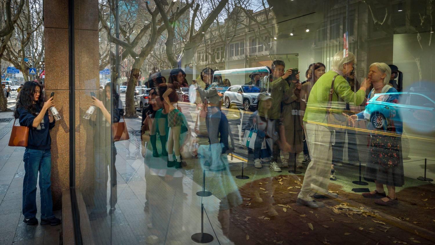 贺勋毅《魔都镜像》组照 (4).jpg