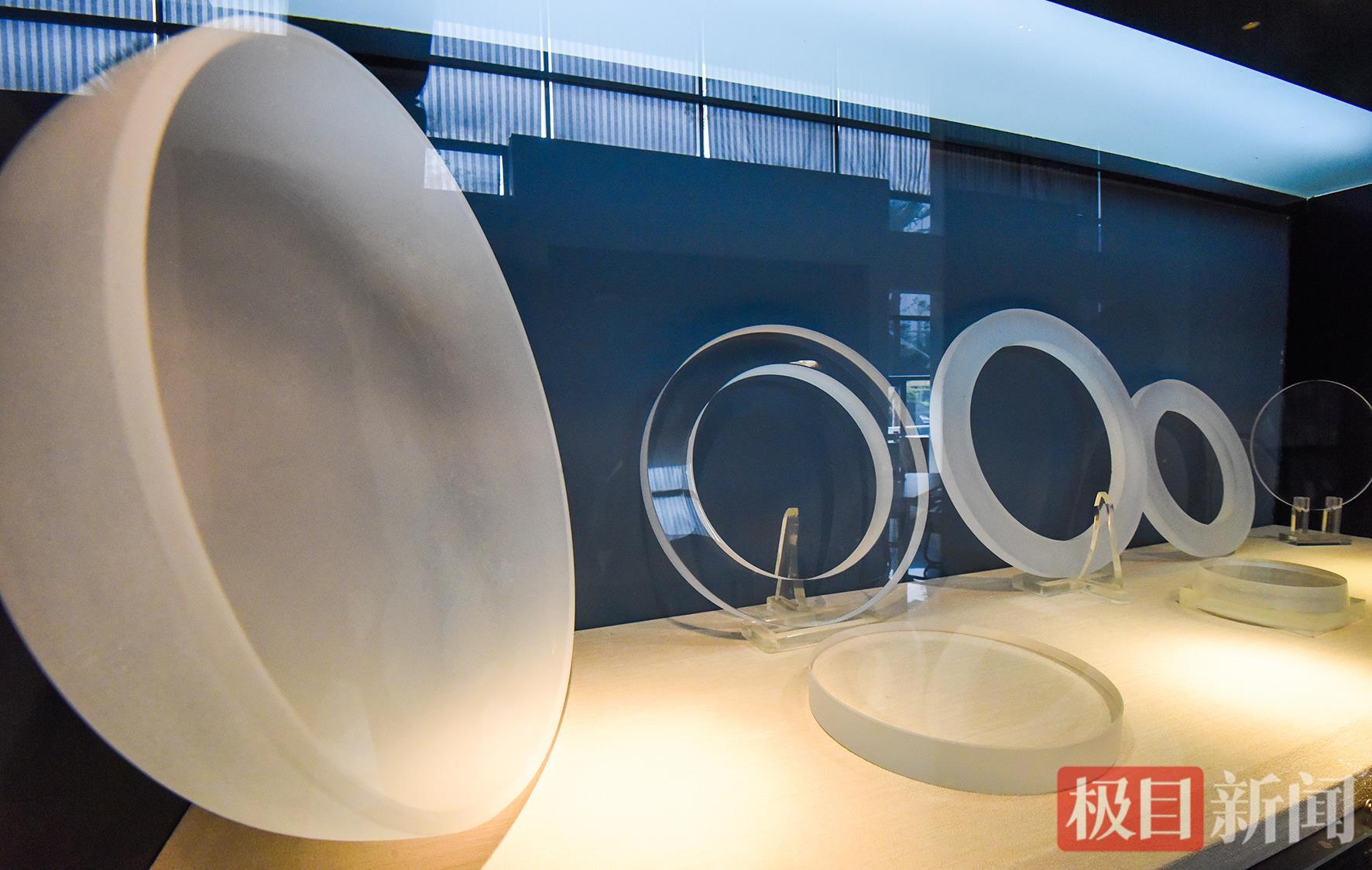 2020年4月7日，湖北菲利华石英玻璃股份有限公司产品展示。（黄志刚 摄）.jpg