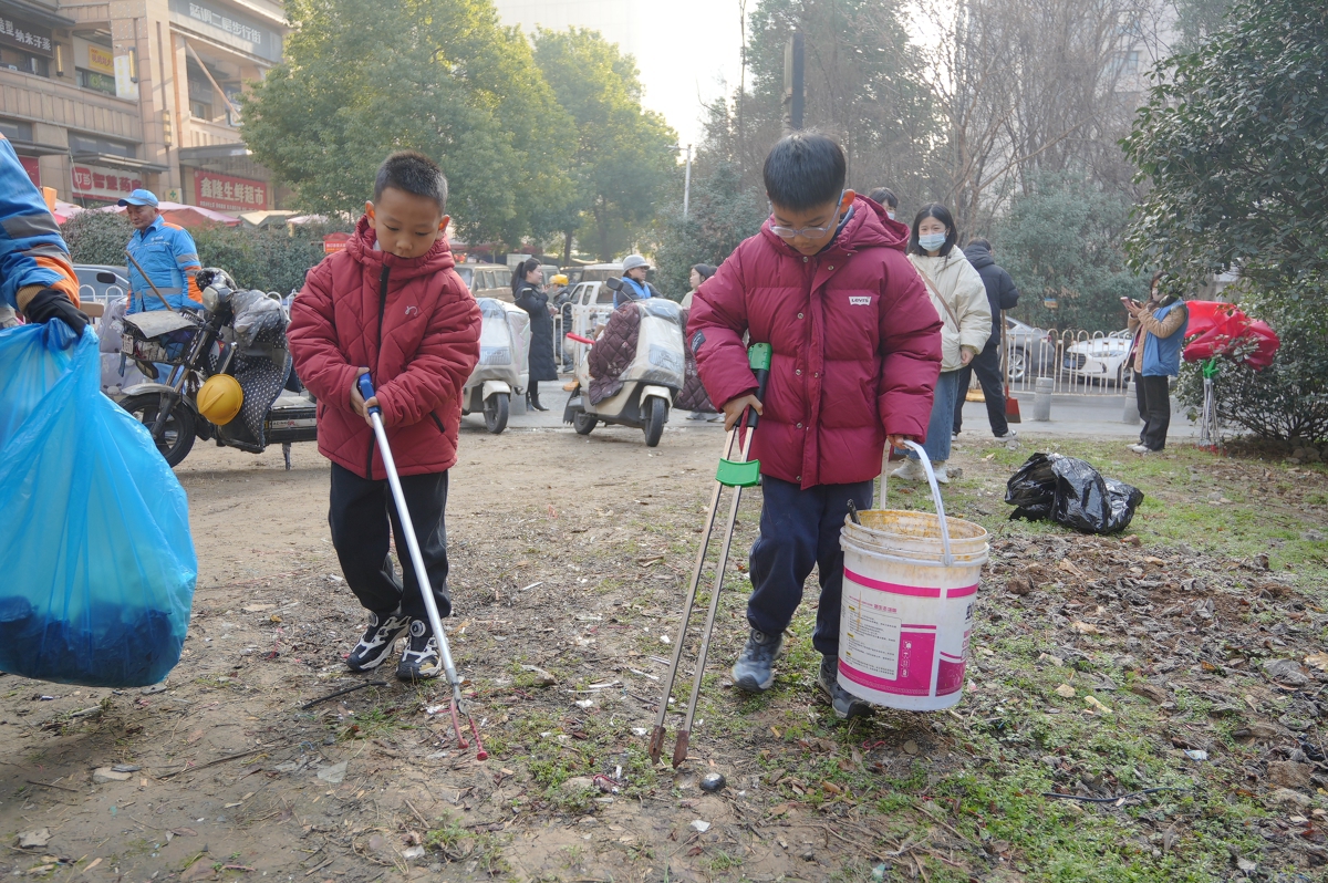 清理1818小游园 (3).JPG