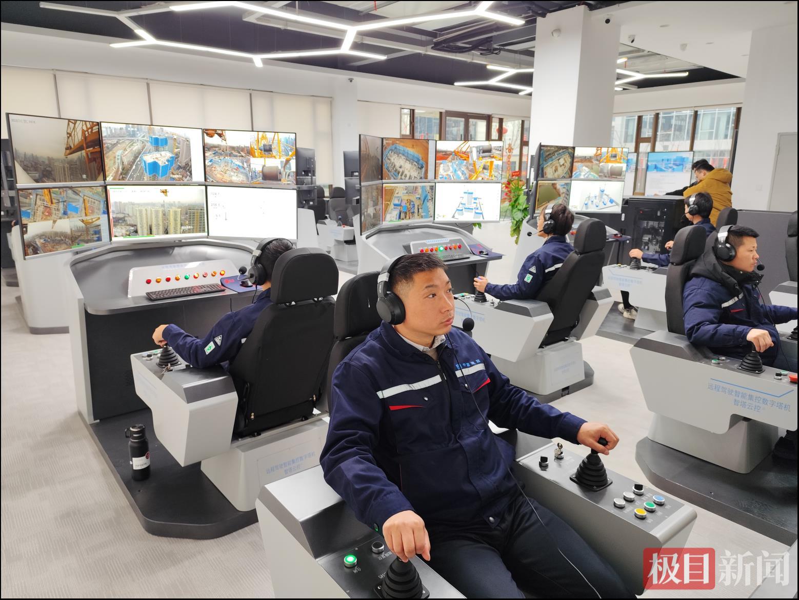 2-4中建三局产业工人职业技能培训学校学员5G智能塔机实操培训.jpg