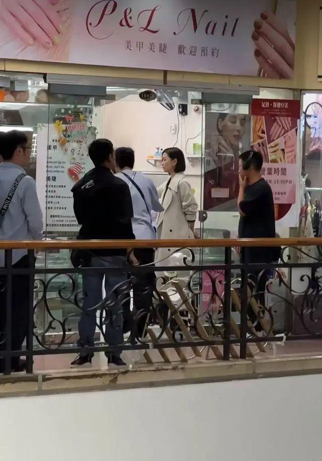 佘诗曼现身广东拍摄《新闻女王2》，气场全开再现“Man姐”经典造型