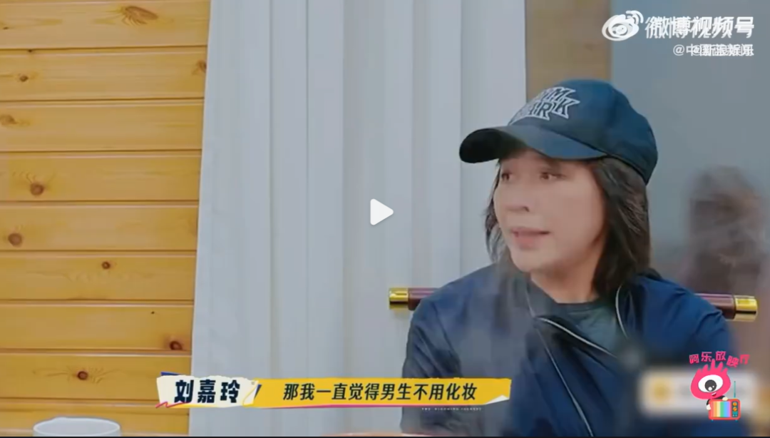 刘嘉玲坚持男生不用化妆，自曝梁朝伟素颜出席颁奖礼：他一化反而有点油腻了