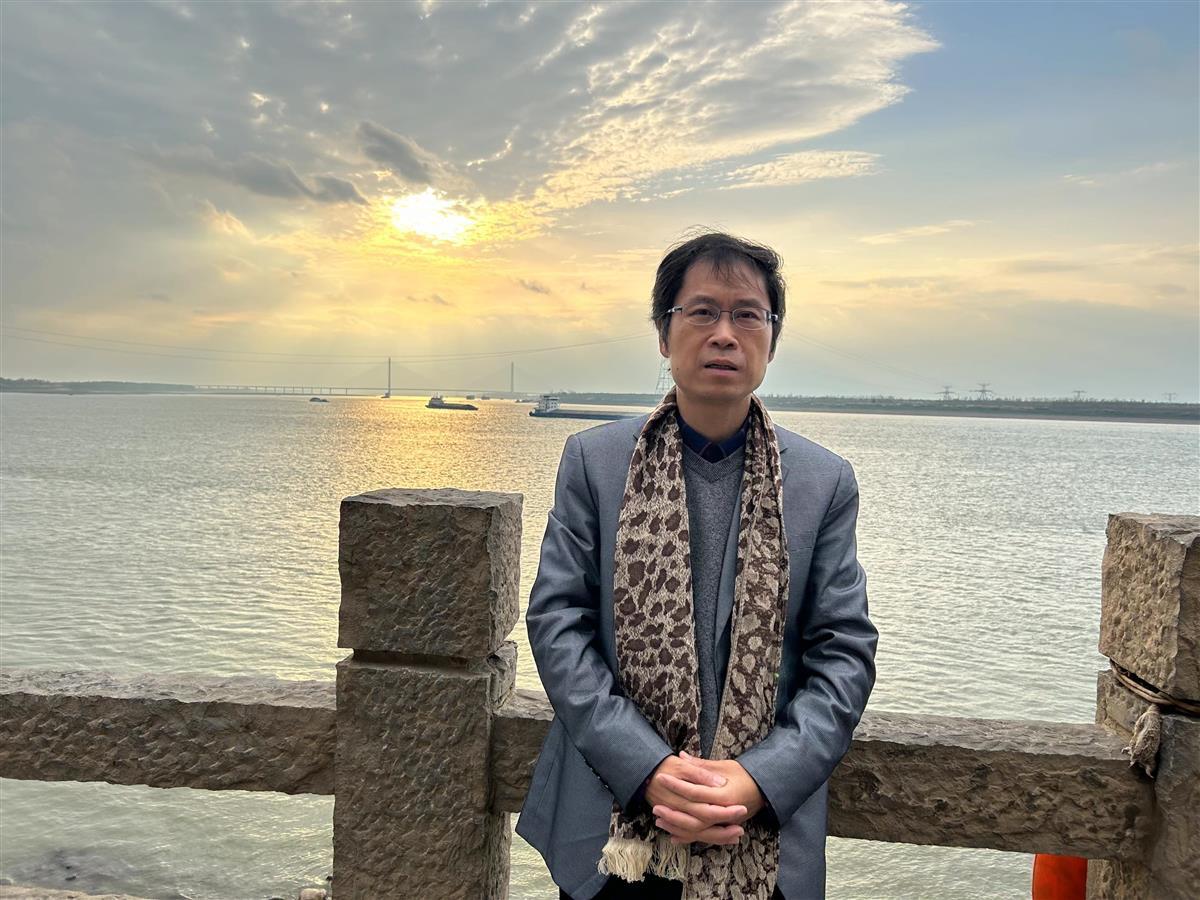 荣光启.jpg