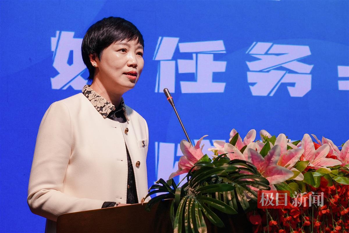 经验交流：鄱阳街小学成艳芳校长.jpg