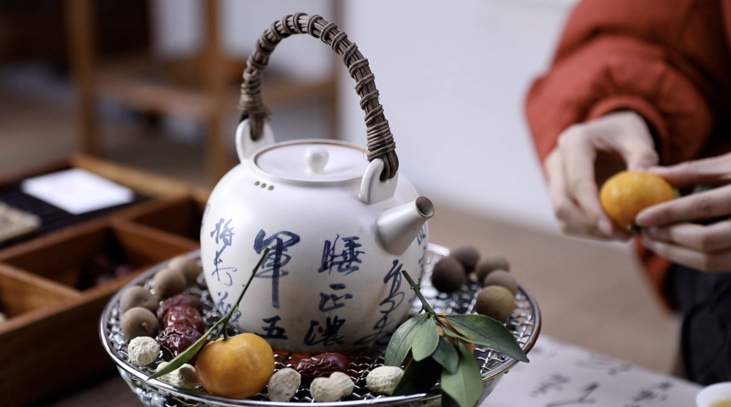 新华全媒+｜“围炉煮茶”走红 瓷都德化订单爆满 | 极目新闻