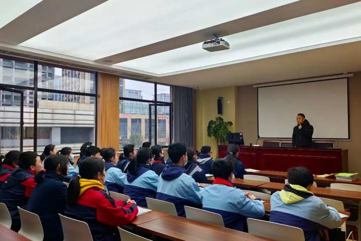杭州这所学校的“开学考”竟然考老师?结果让人想不到…… | 极目新闻