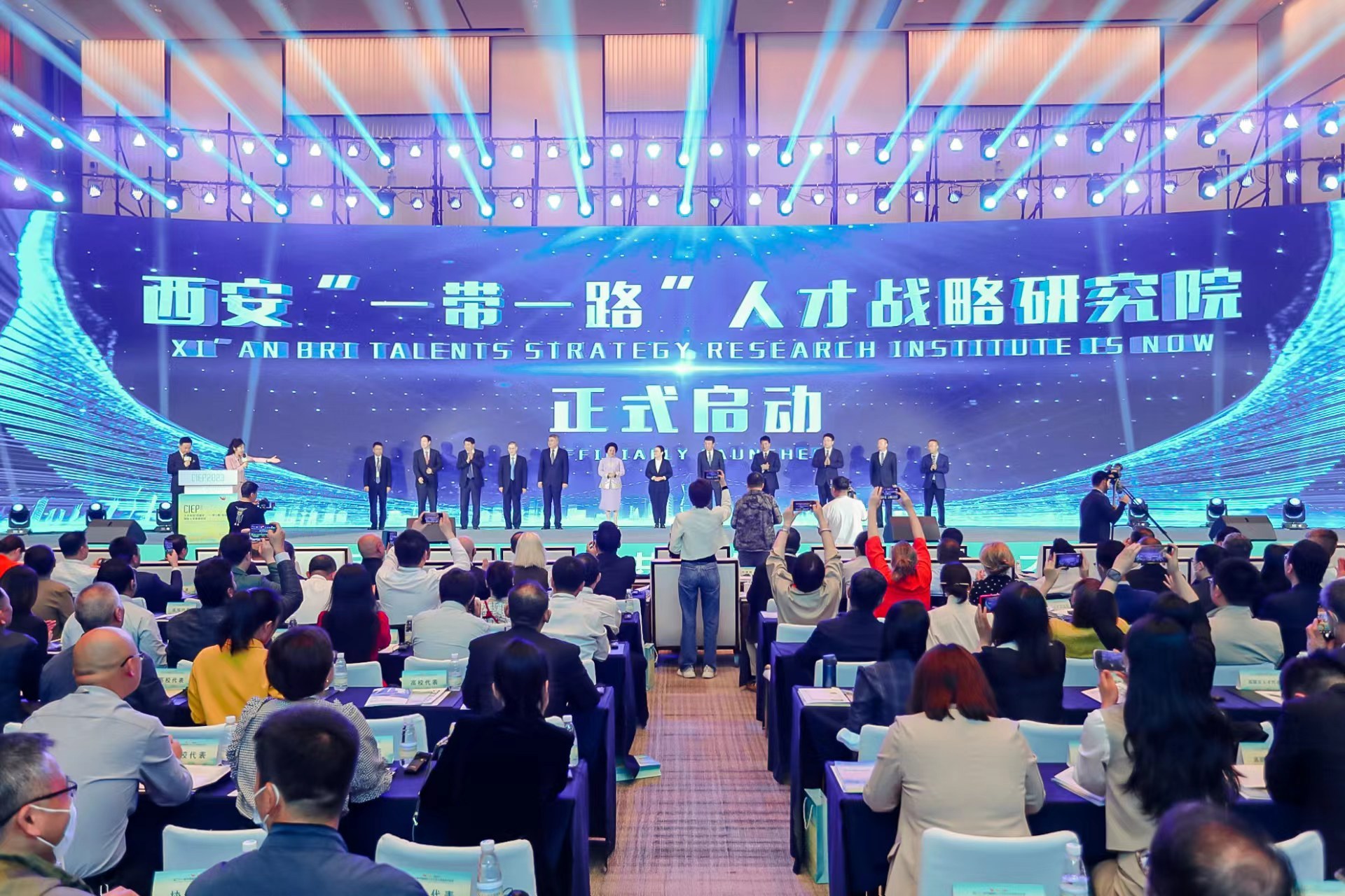 第二十一届中国国际人才交流大会西安分会场活动开幕 | 极目新闻