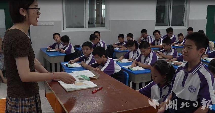 Primary and secondary schools across the province have started to open, and the textbooks are "new". Hubei students are proud of it | Jimu News - News Directory 3
