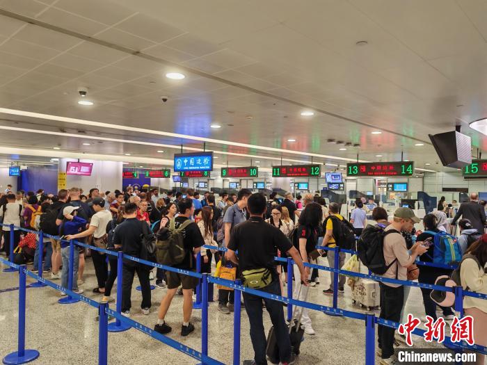 台风“贝碧嘉”离沪 空港、海港口岸运行基本恢复